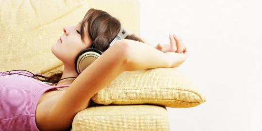 Listening-to-music-can-reduce-pain